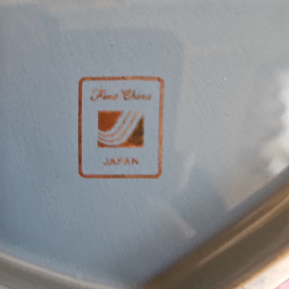 Vintage Ceramic High Gloss Porcelain Fan Shaped Trinket Dish Decor Made In Japan - Picture 5 of 5